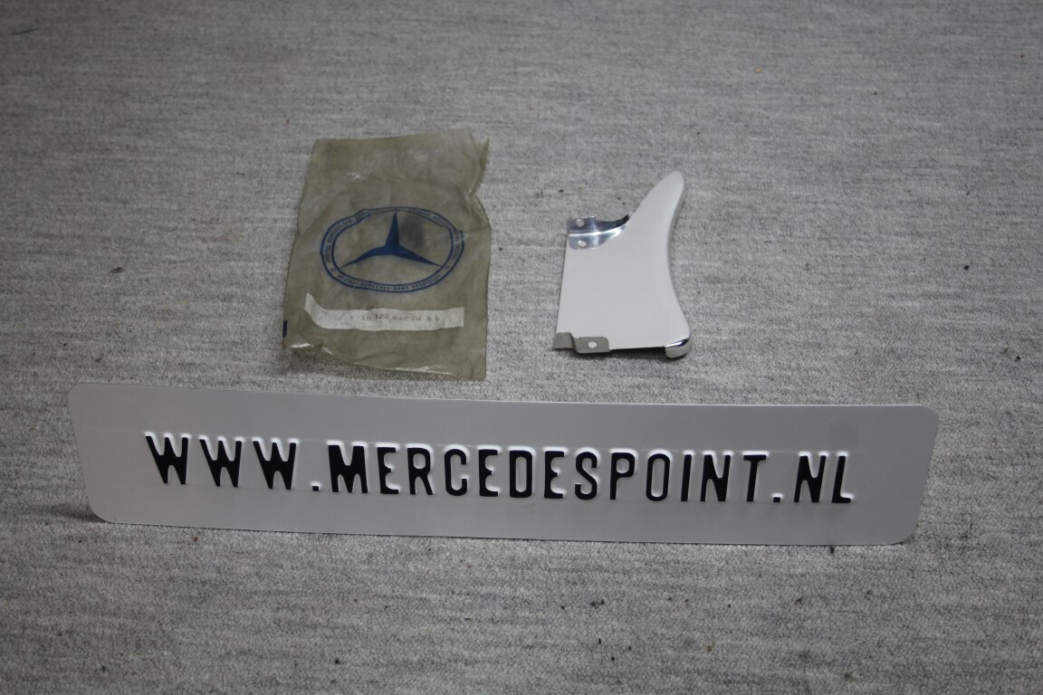 Siervleugel voorfront rechts onder Siervleugel voorfront rechts onder