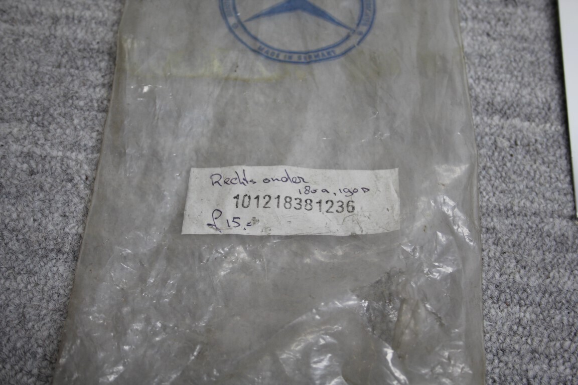 Siervleugel voorfront rechts onder