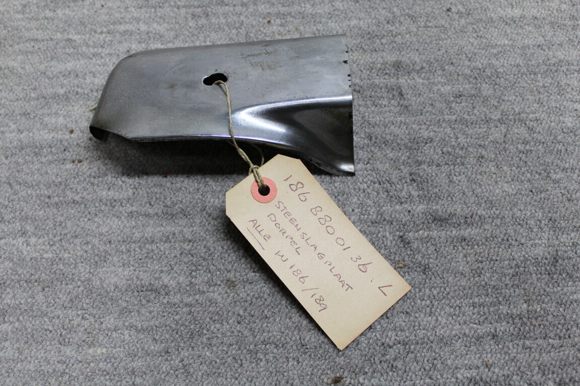 Steenslagplaat voor het achterscherm Links Steenslagplaat voor het achterscherm Links