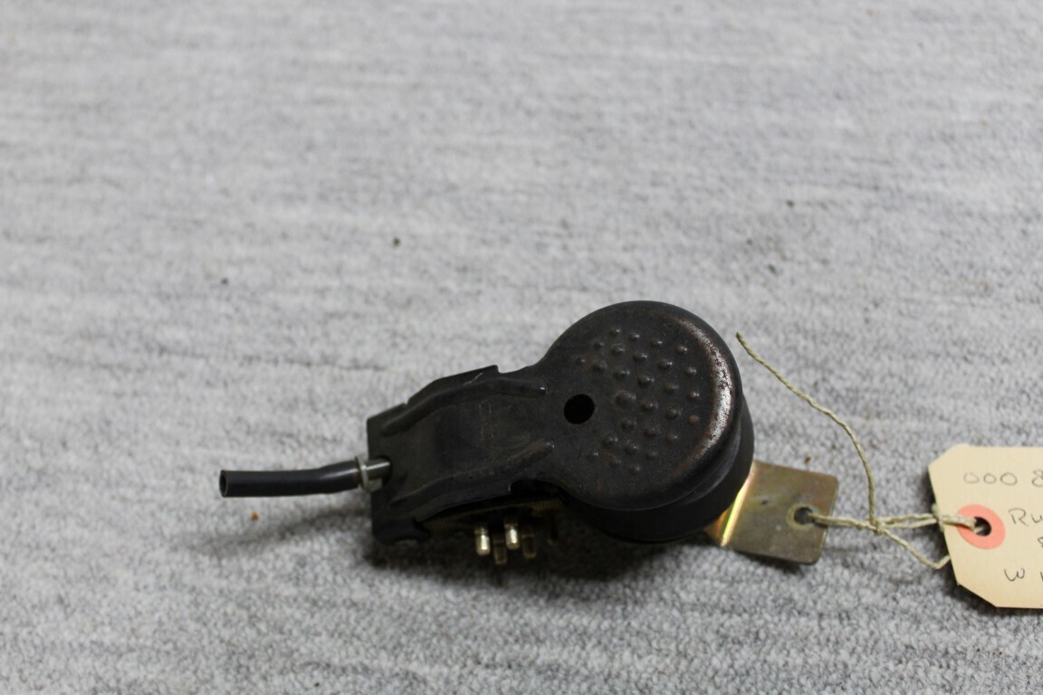 Voetpomp met ruitenwisserschakelaar W108 / 109 Voetpomp met ruitenwisserschakelaar W108 / 109
