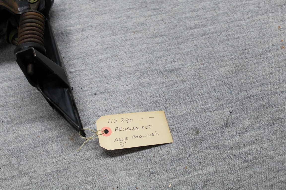 Pedalen set voor R 113 handgeschakeld
