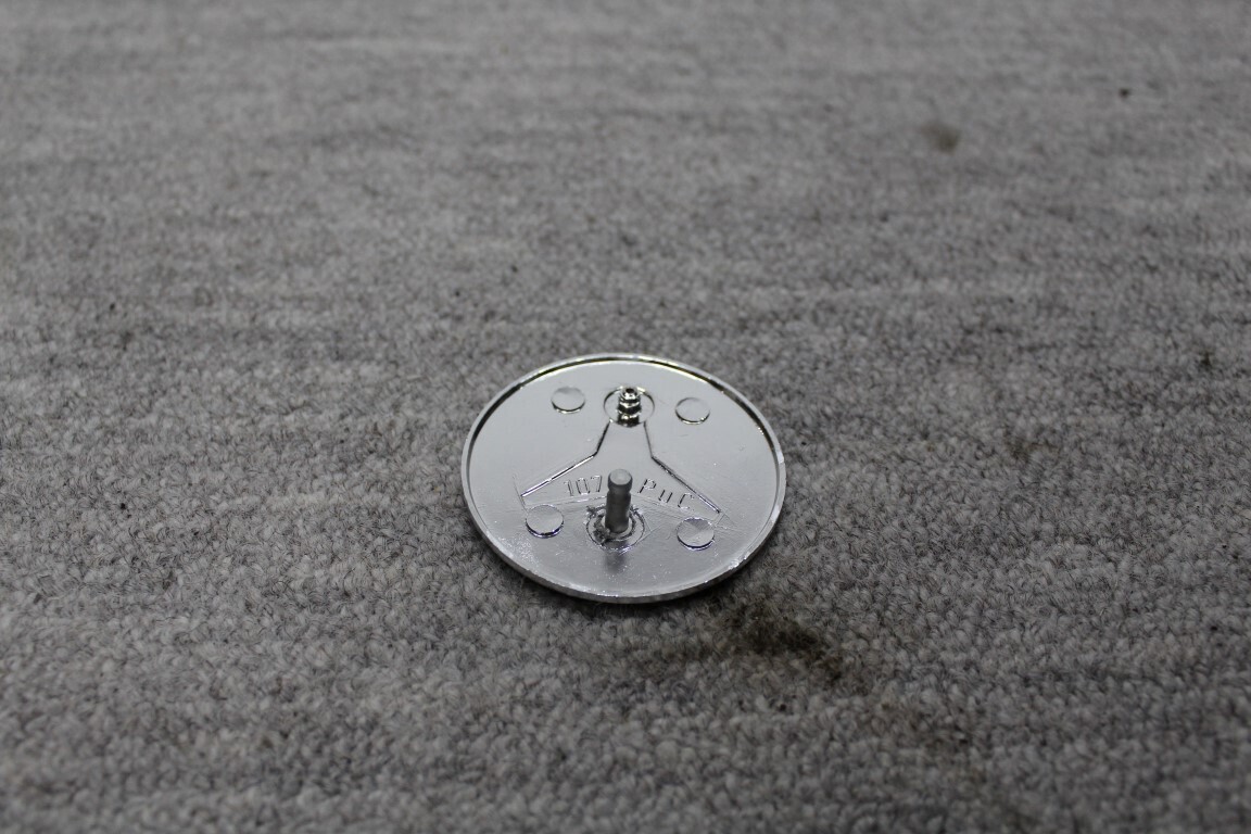 Motorkap embleem R107