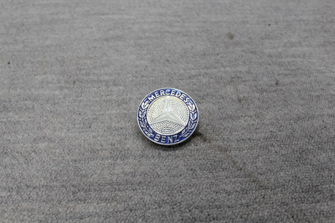 Motorkap embleem R107