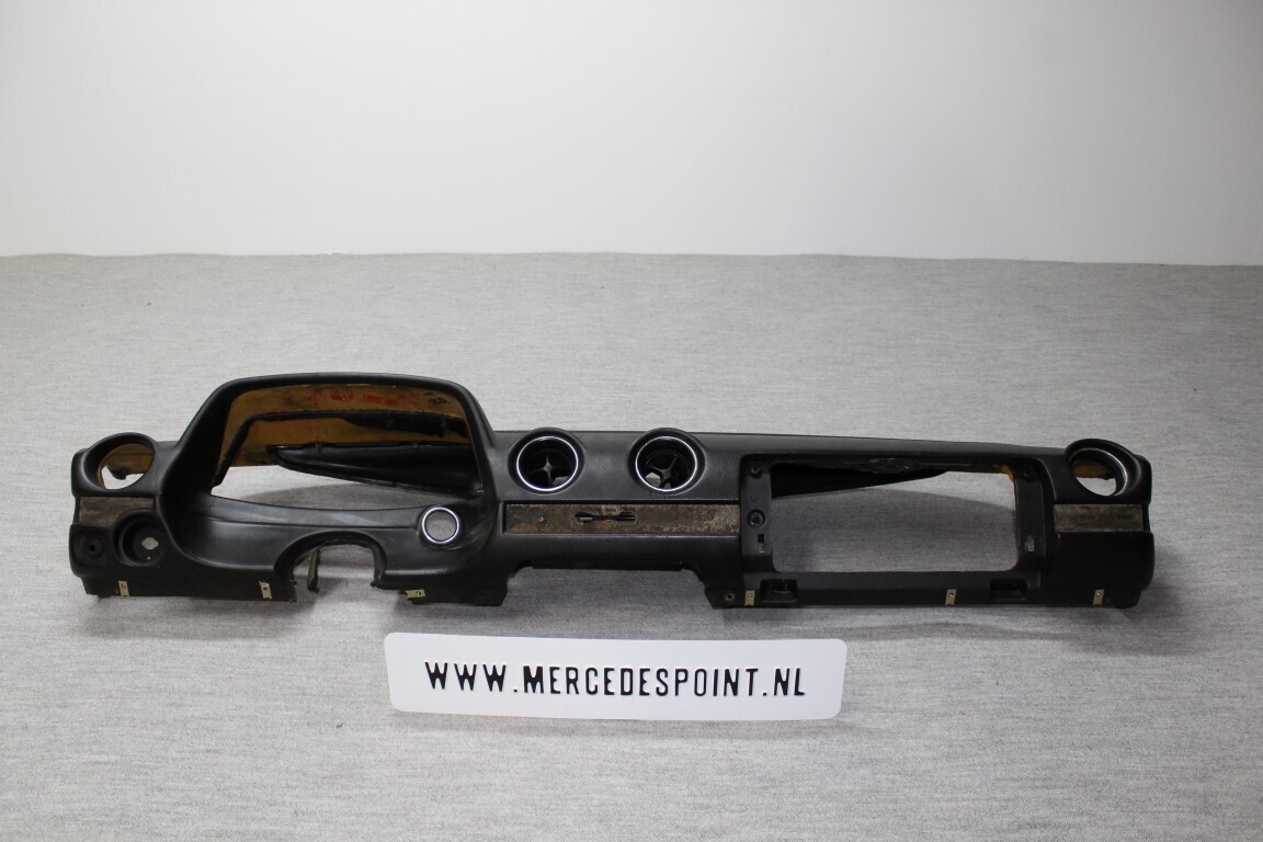 Coupe dashboard  W123