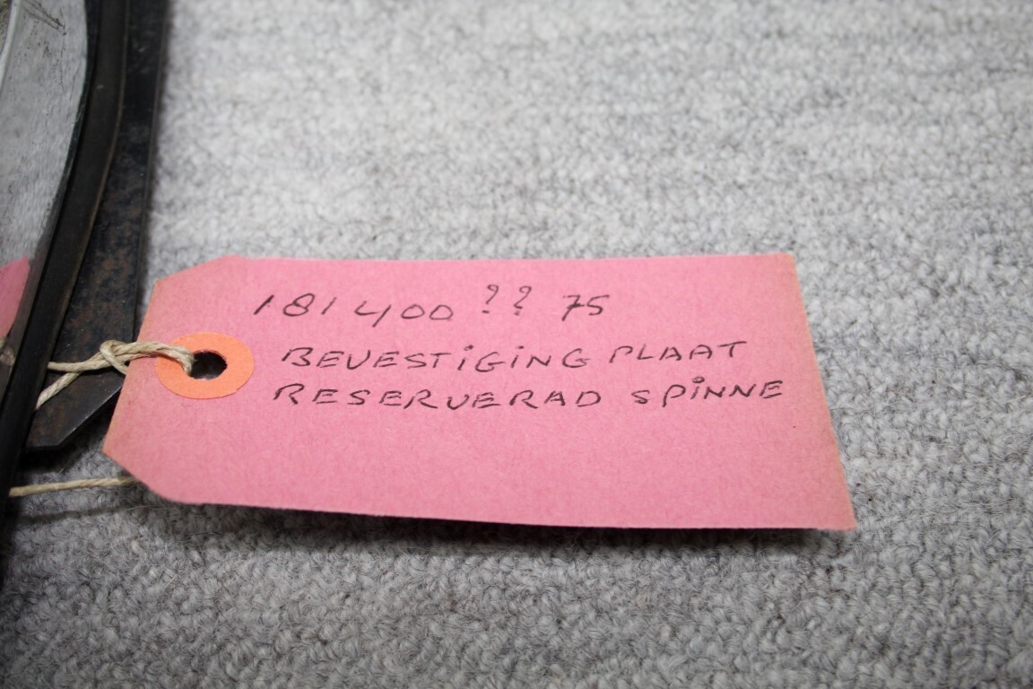 Bevestigingsplaat reserverad spinne