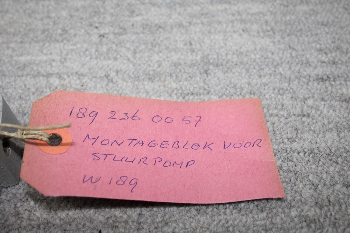 Montageblok voor stuurpomp Montageblok voor stuurpomp