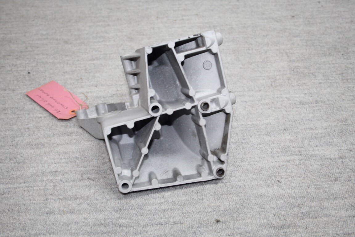 Stuurpomp support W126 Stuurpomp support W126
