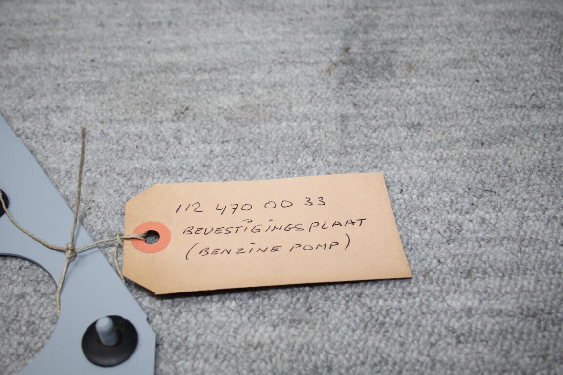 Bevestigingsplaat benzinepomp