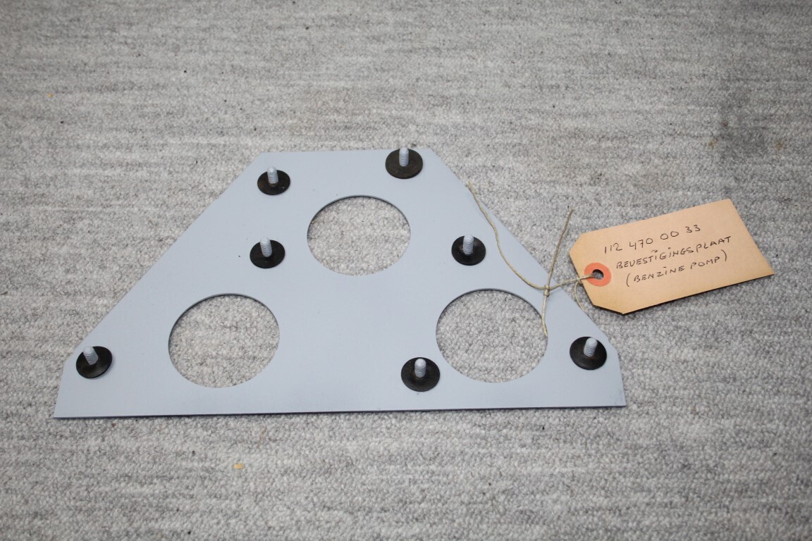 Bevestigingsplaat benzinepomp
