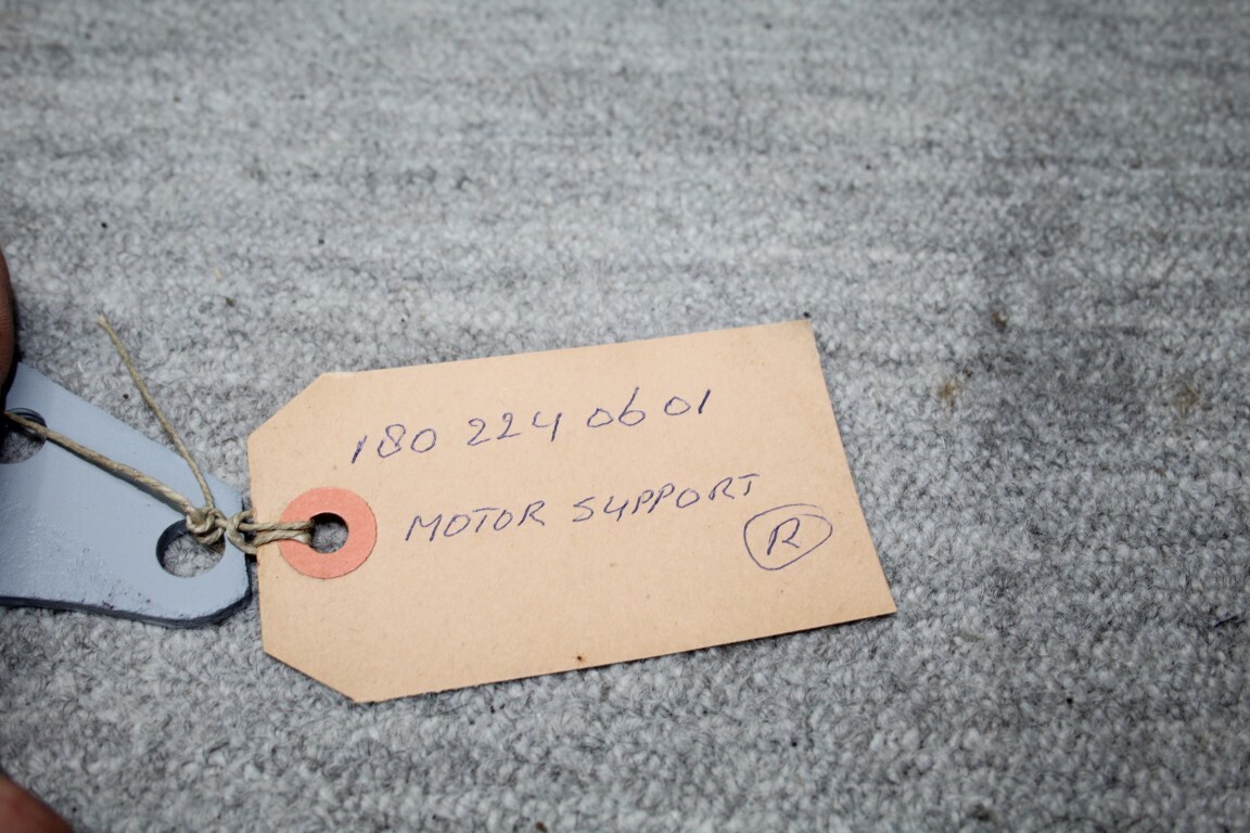 Motor support rechts