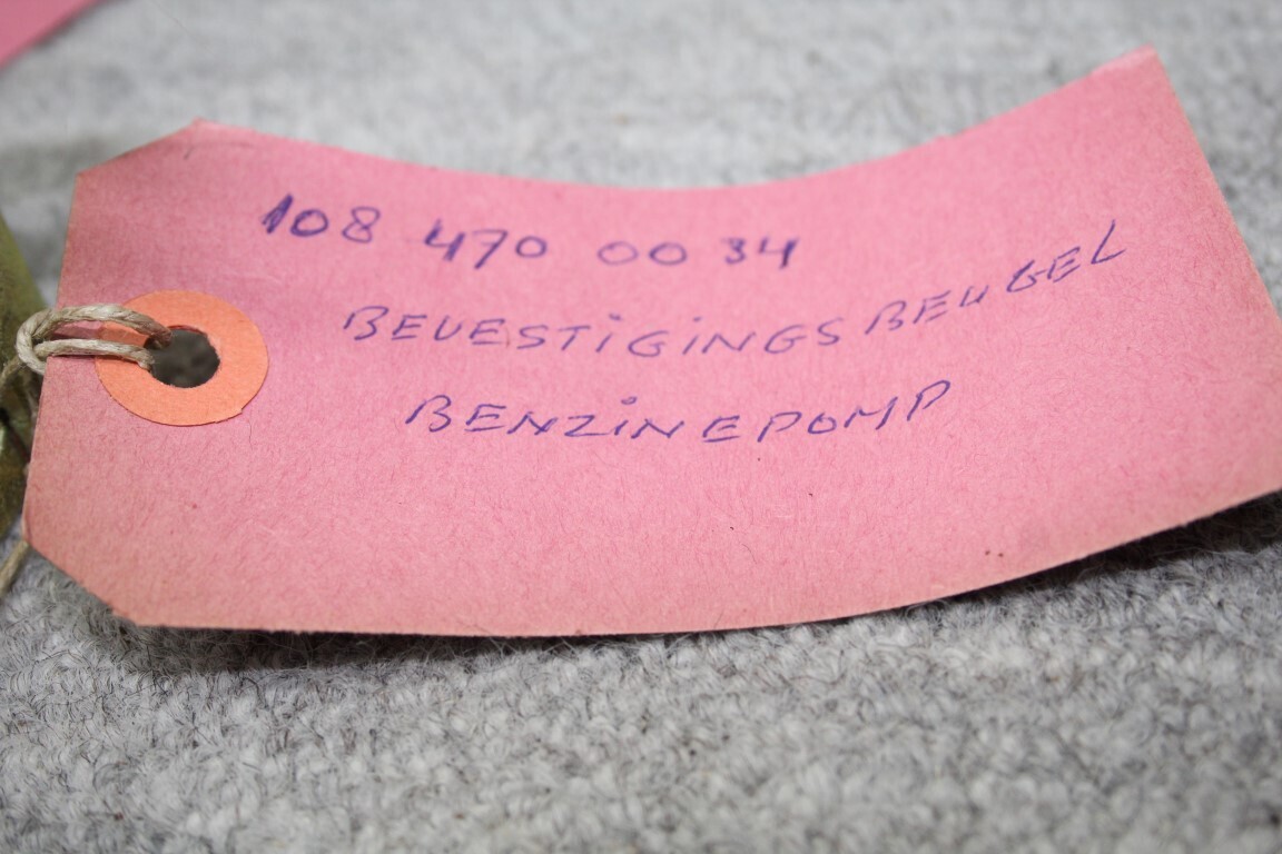 Bevestigingsbeugel benzinepomp