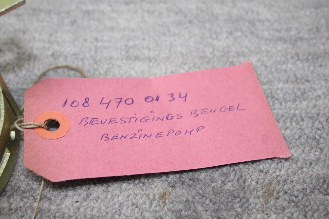 Bevestigingsbeugel benzinepomp