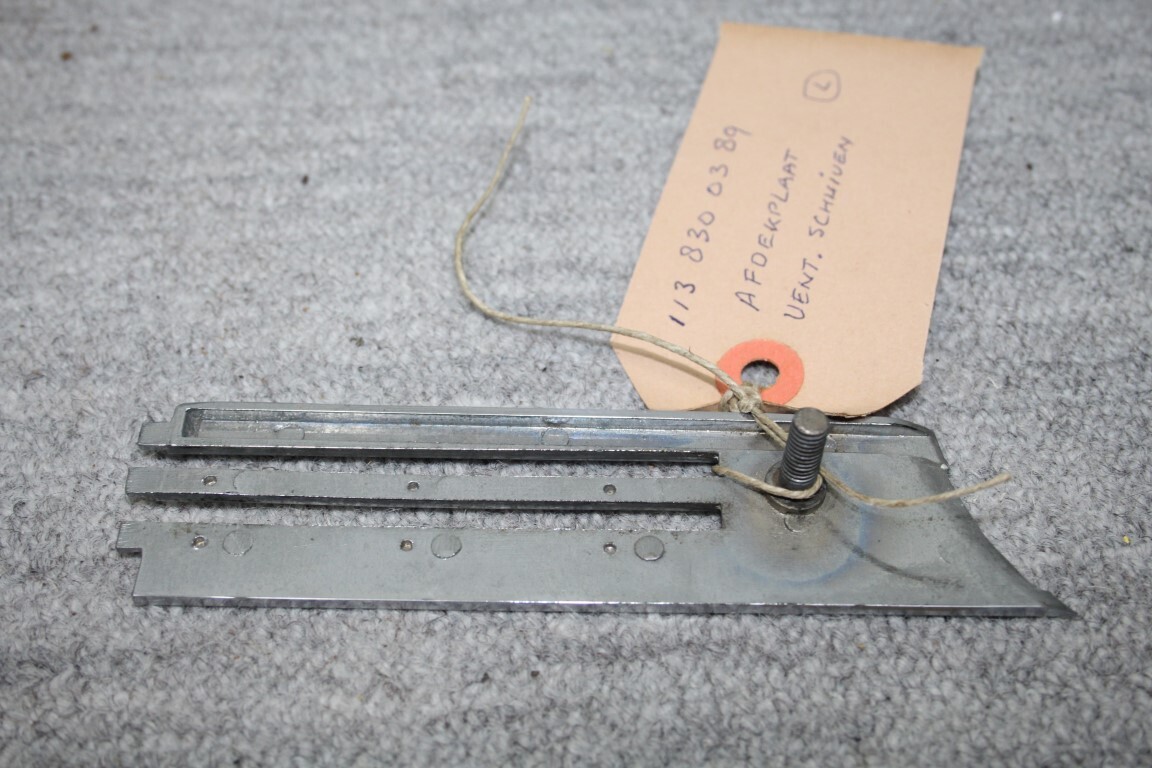 Afdekplaat ventilatieschuiven links Afdekplaat ventilatieschuiven links