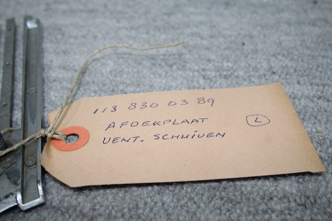 Afdekplaat ventilatieschuiven links Afdekplaat ventilatieschuiven links