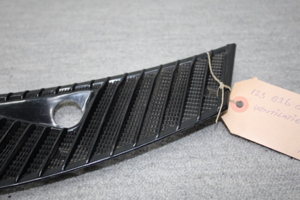 Ventilatierooster links