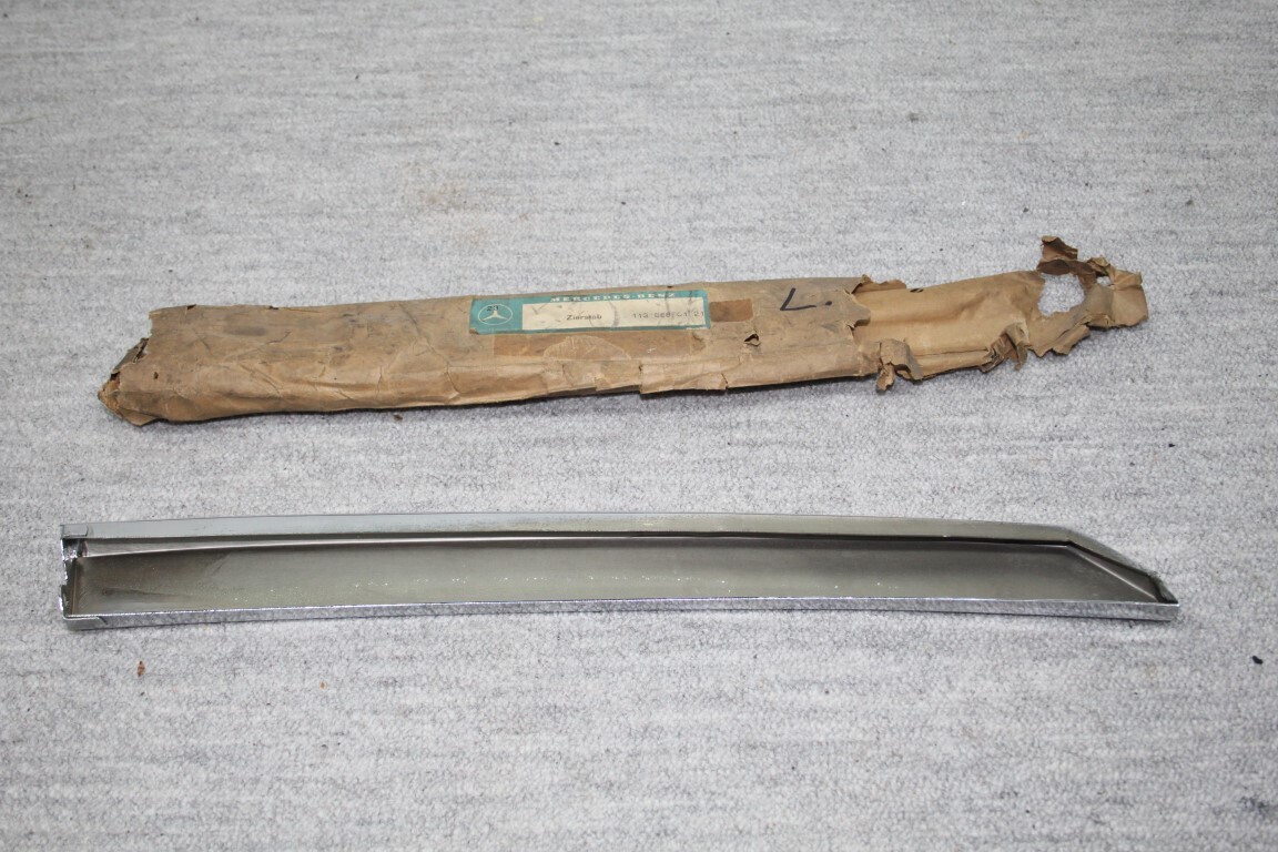 Sierstuk grille links