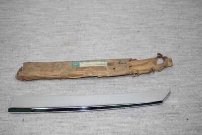 Sierstuk grille links