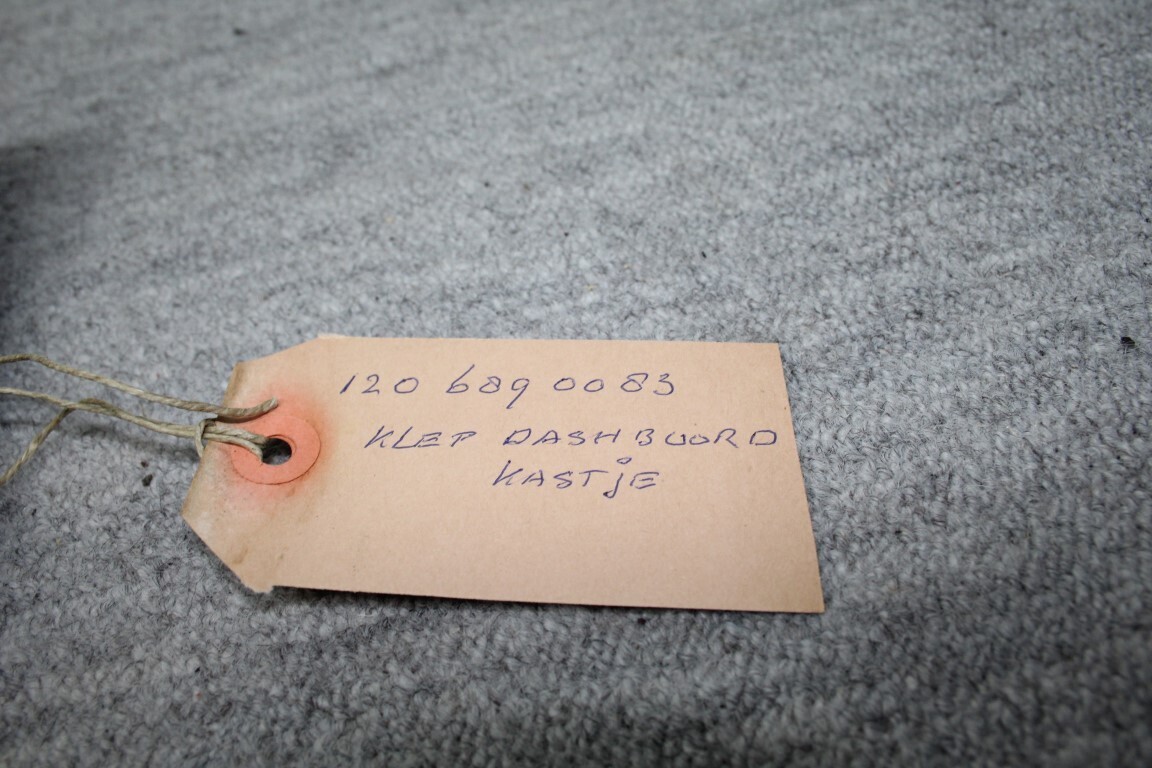 Klep dashboardkastje