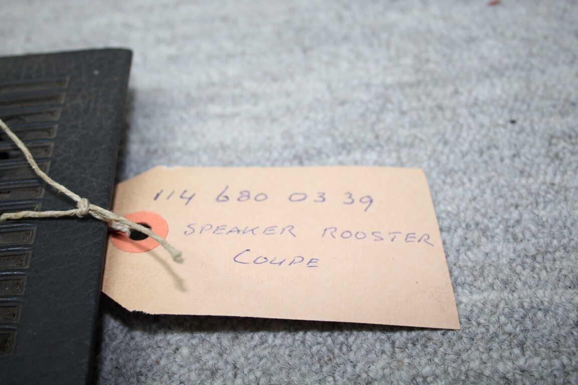 Speaker rooster coupe