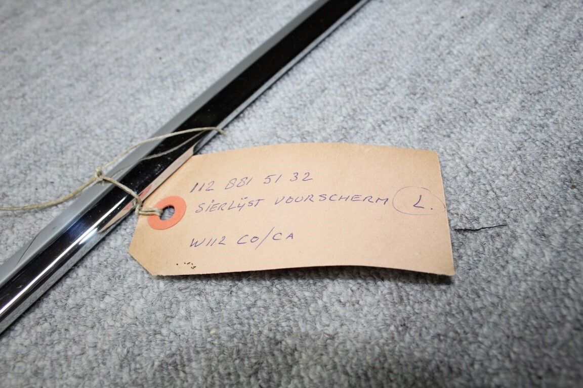 Sierlijst voorscherm links