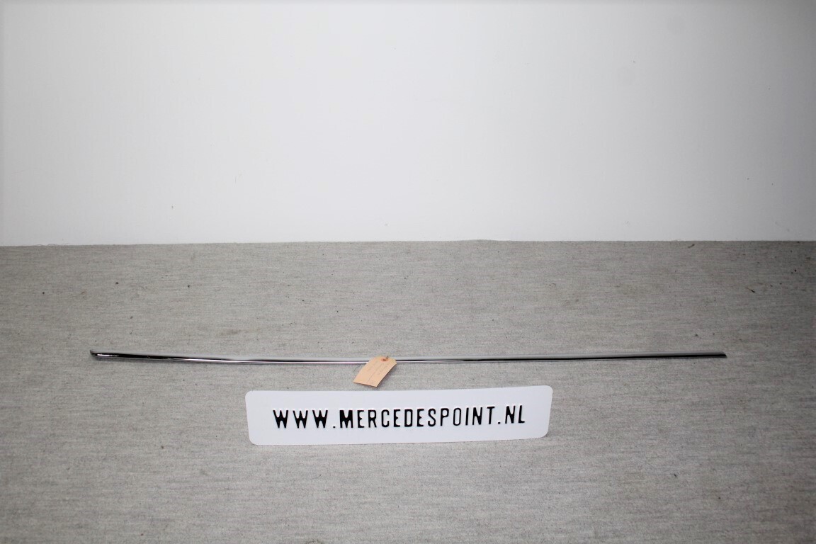 Sierlijst voorscherm rechts