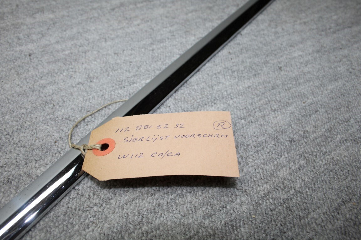 Sierlijst voorscherm rechts