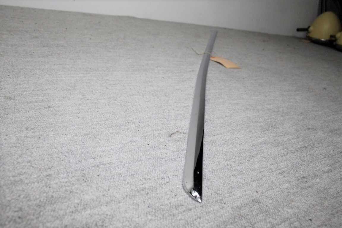 Sierlijst voorscherm links