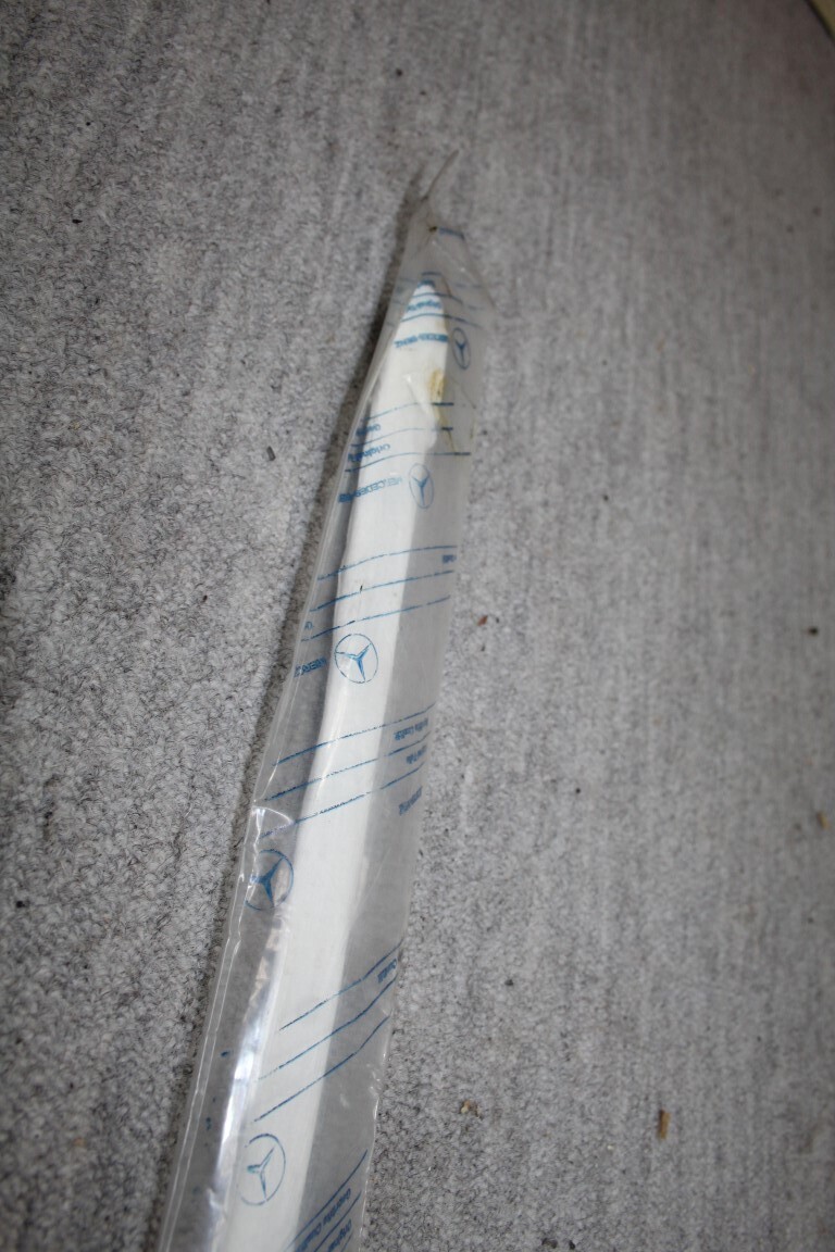 Sierstrip dorpel links