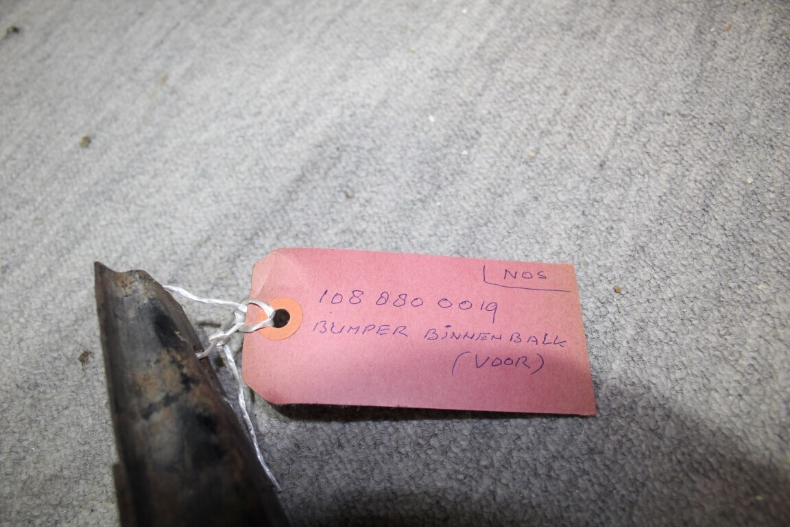Bumperbalk binnen voorzijde