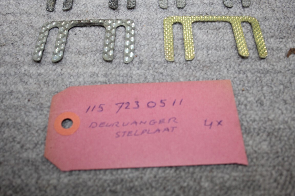 Deurvanger stelplaat