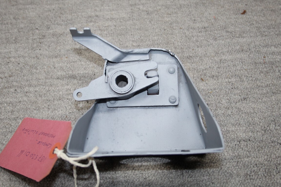 Console motorkap sluiting