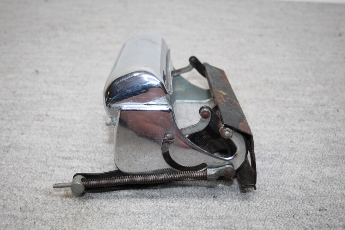 Asbak met zwenk beugel