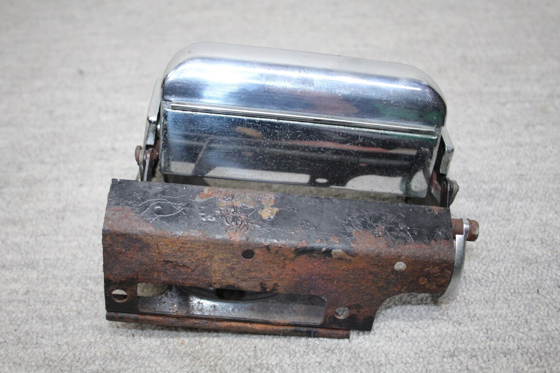 Asbak met zwenk beugel