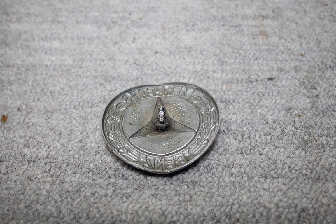 Mercedes logo voor op grille