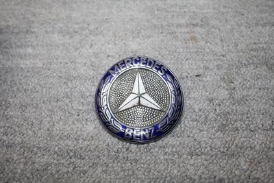 Mercedes logo voor op grille
