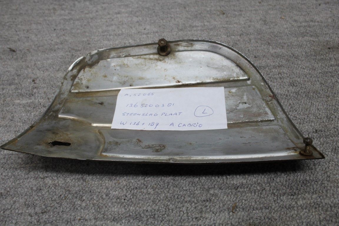 Steenslagplaat links A Cabriolet