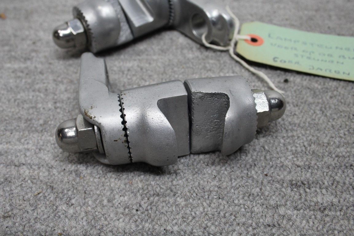 Lampsteunen voor op de bumper Lampsteunen voor op de bumper