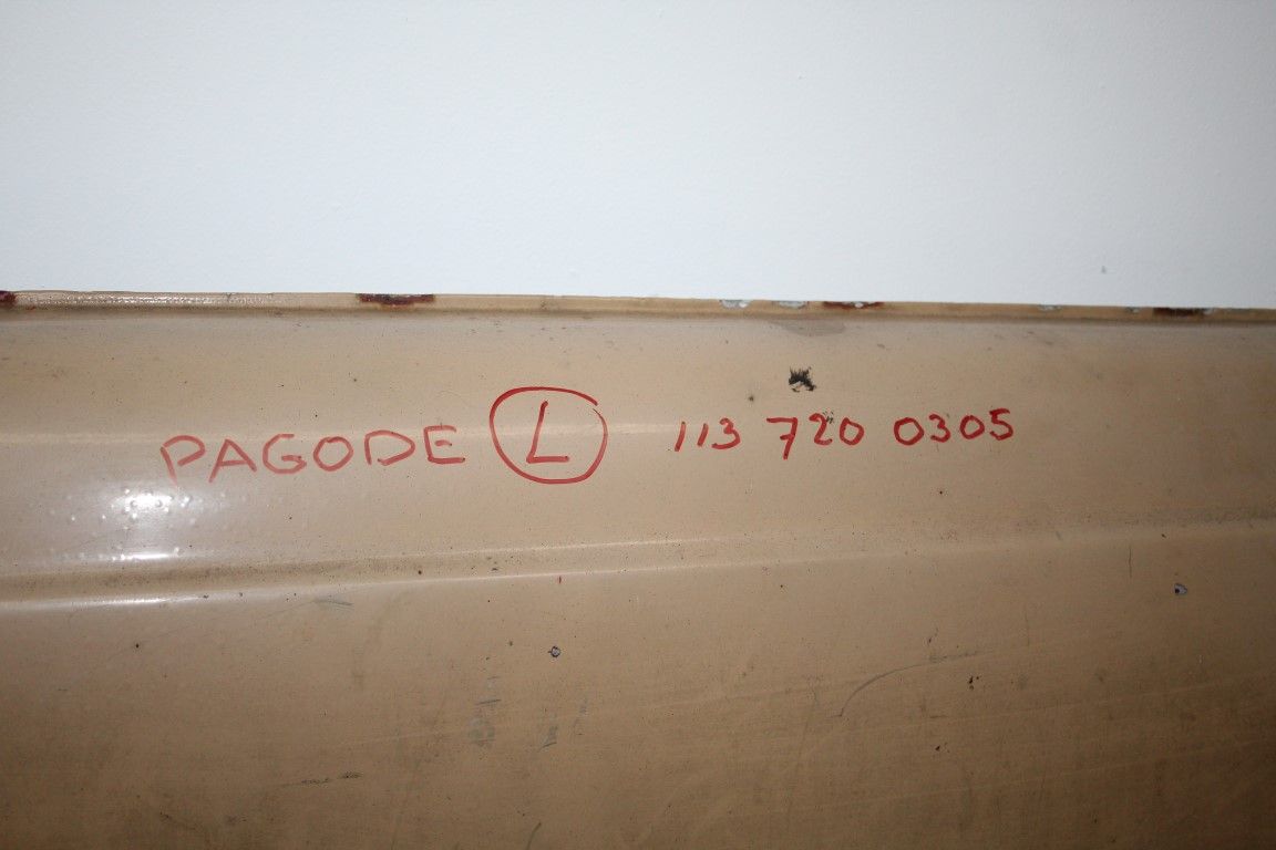 Linker deur Pagode