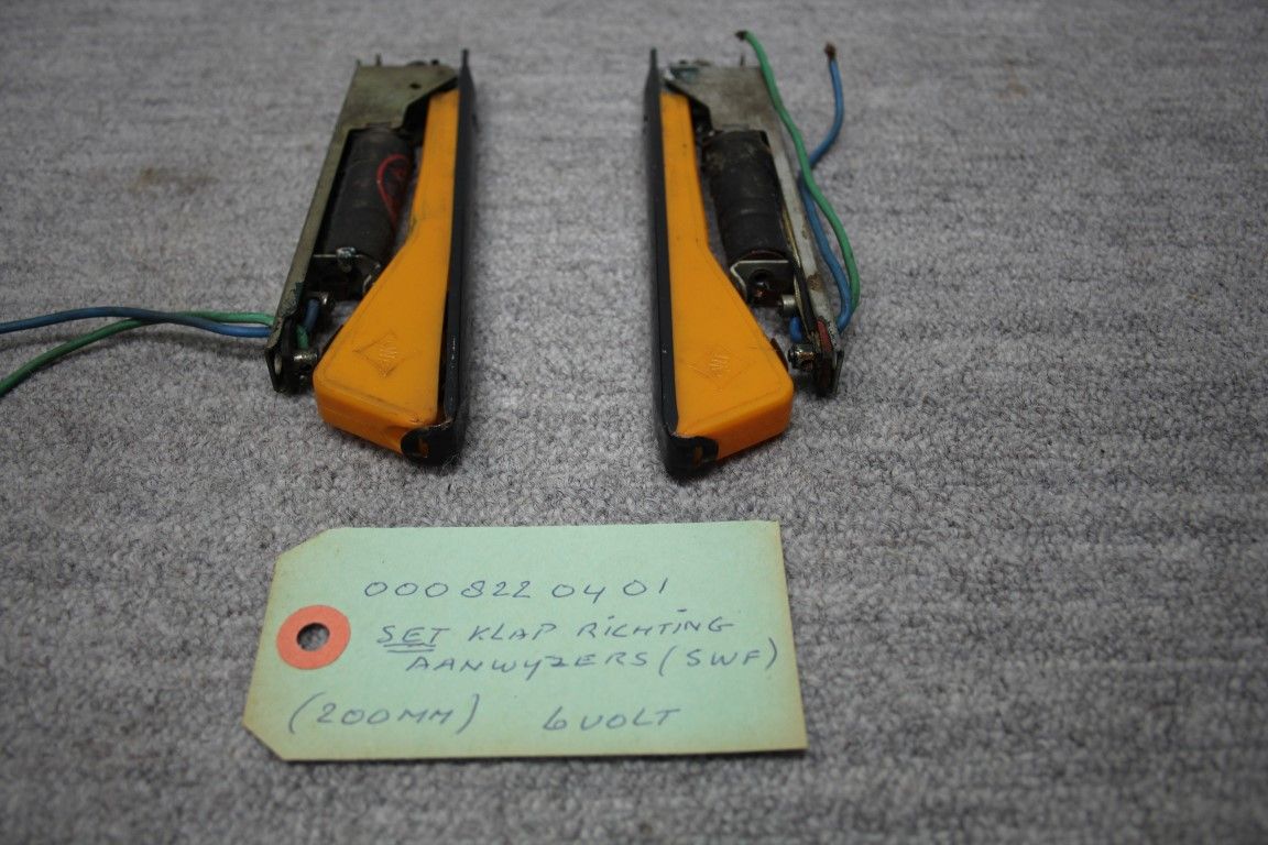 Set uitklap richting aanwijzers 6V Set uitklap richting aanwijzers 6V
