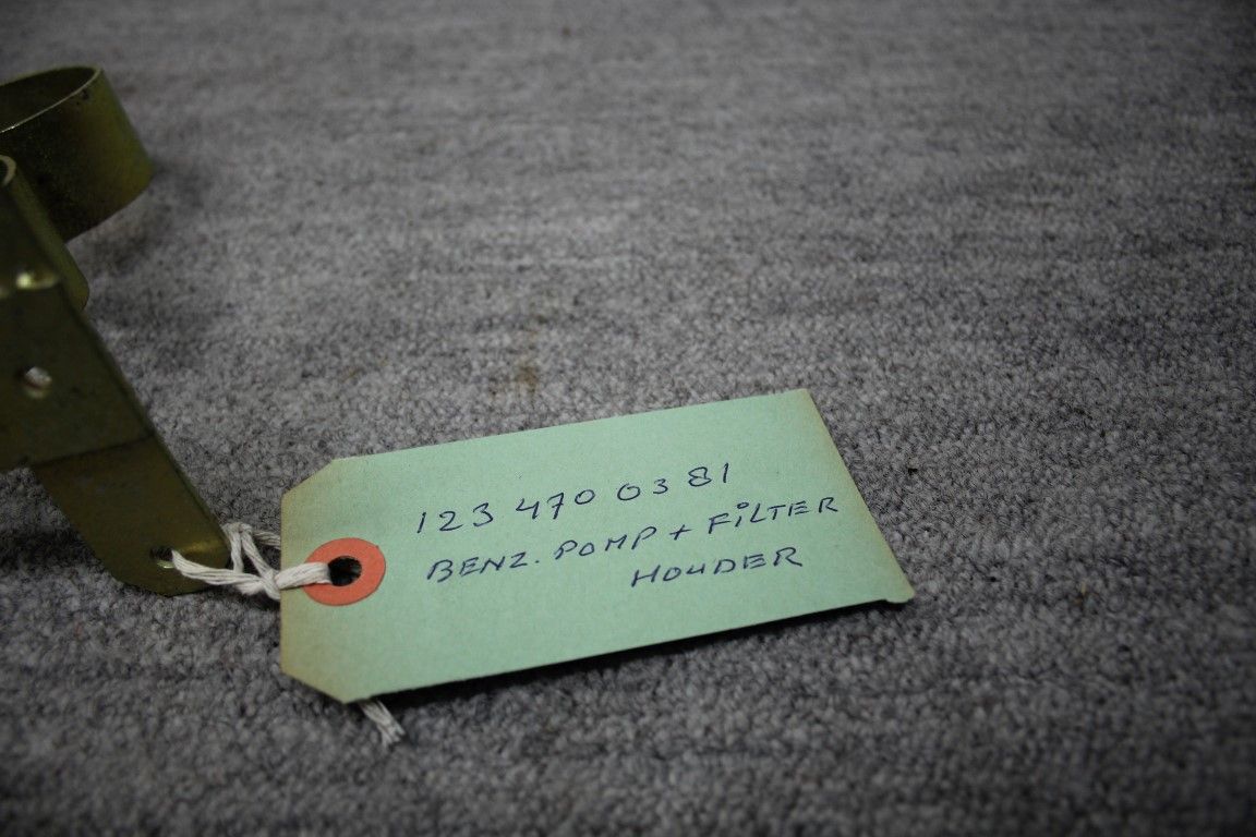 Benzinepomp en filterhouder