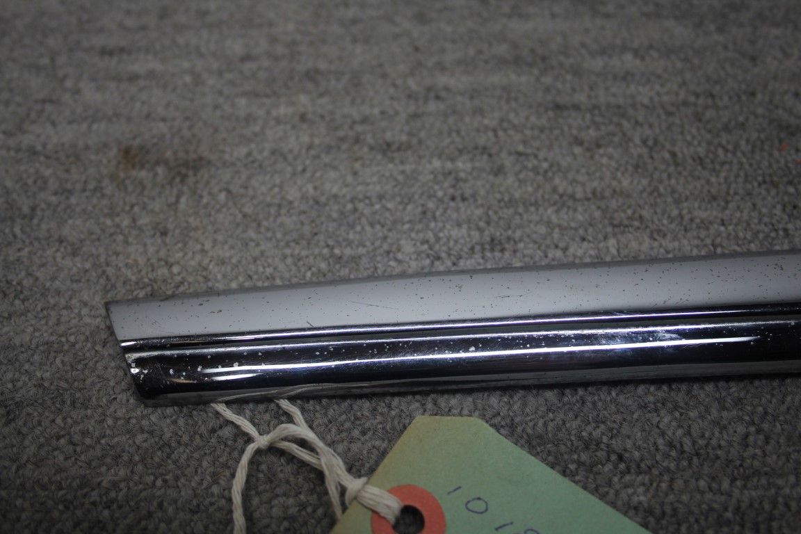 Sierlijst links achter