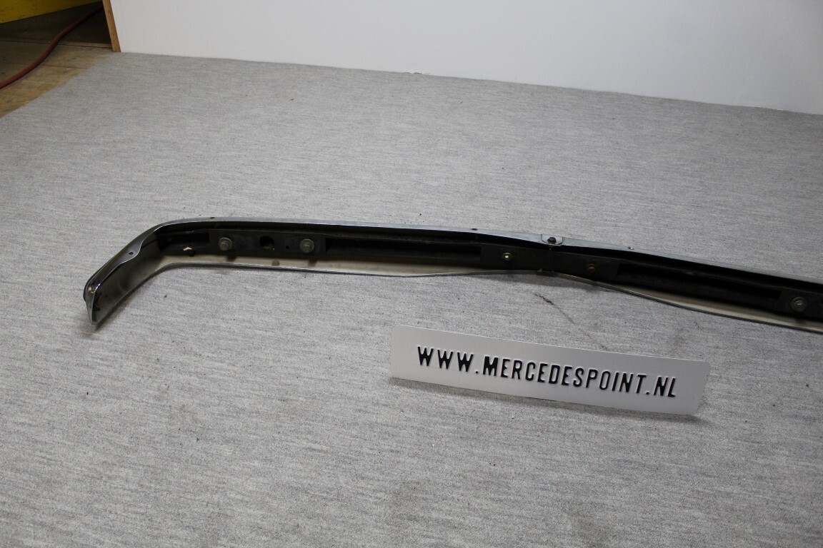 Voorbumper W114 / 115 Voorbumper W114 / 115