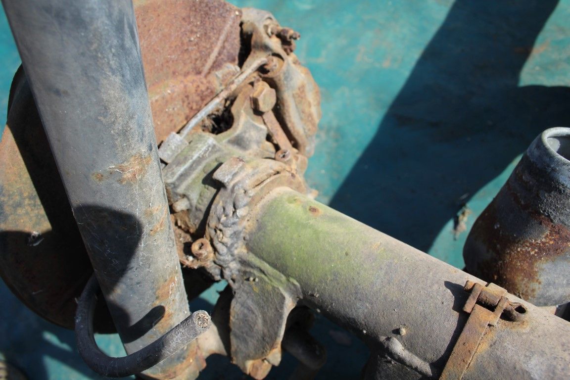 Achteras met sper differentieel overbrenging : 2,82 Achteras met sper differentieel overbrenging : 2,82