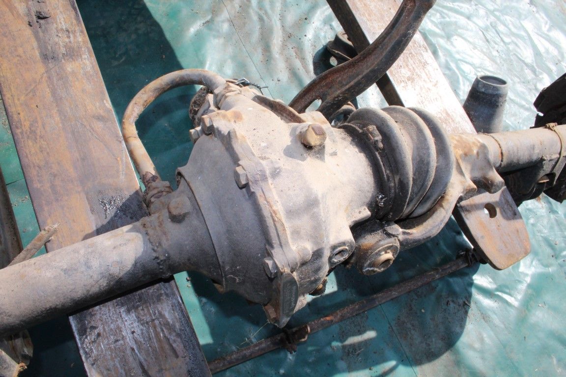 Achteras met sper differentieel overbrenging : 2,82 Achteras met sper differentieel overbrenging : 2,82