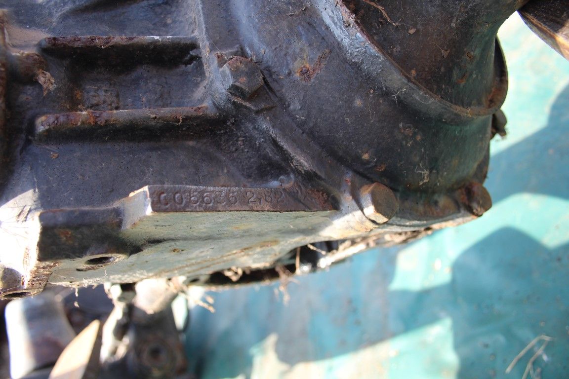 Achteras met sper differentieel overbrenging : 2,82 Achteras met sper differentieel overbrenging : 2,82