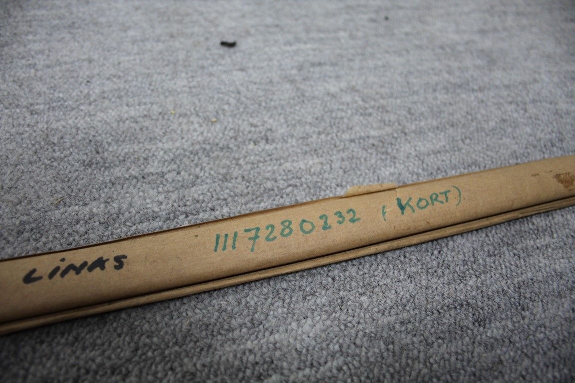 Achterdeur strip links (NOS) Achterdeur strip links (NOS)