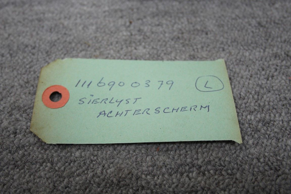 Sierlijst achter scherm links Sierlijst achter scherm links