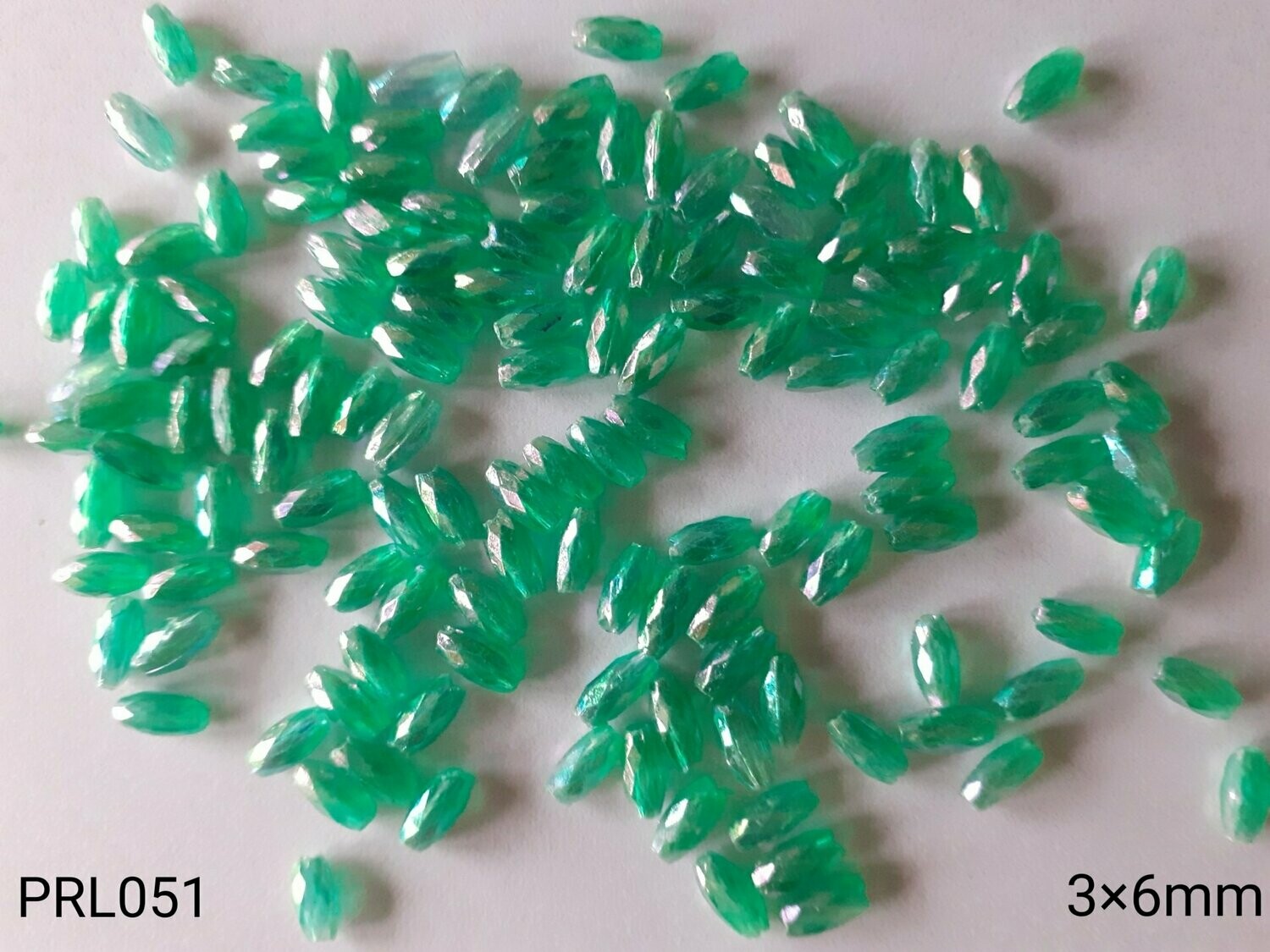 500 perles de riz 3x6mm vert nacré