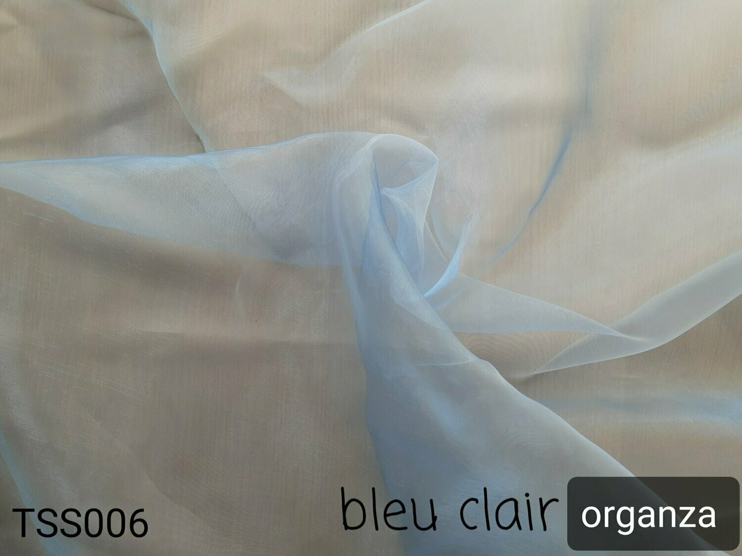 Organza couleur bleu clair
