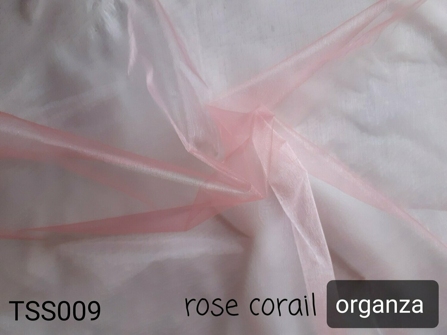 Organza couleur rose corail